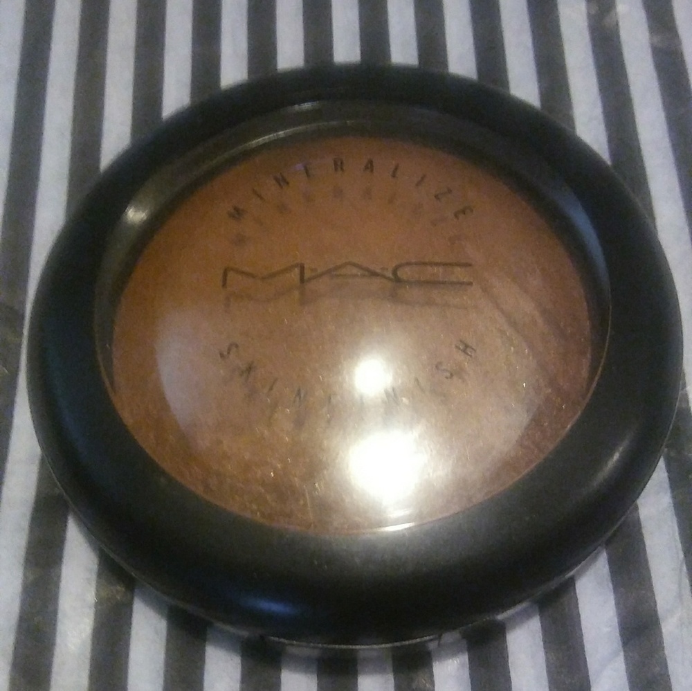 SOLD! Mac Mineralize Skinfinish in So Ceylan, Rare